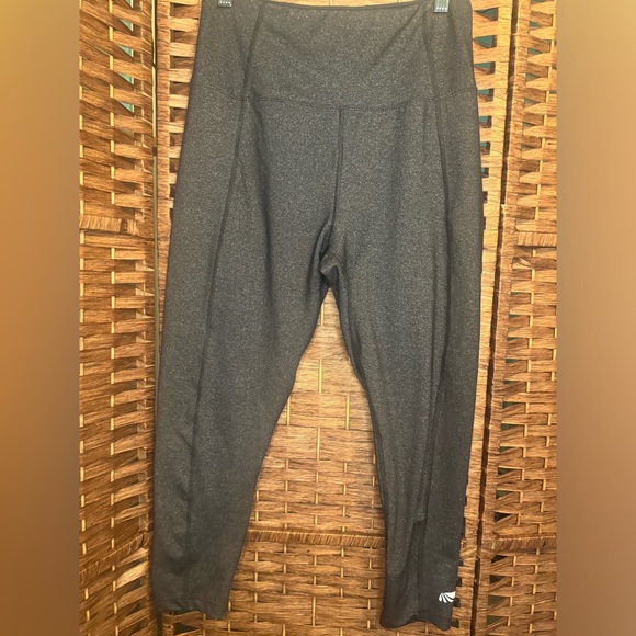 Marika Mid Calf Capri Leggings Tummy Control Medium  Black Speckled - Picture 2 of 6